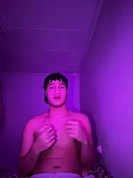 Snapshot of tive_n chatting on February 11, 2026, 11:32 pm tive n online show from February 11, 2026, 11:32 pm