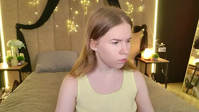 Snapshot of Alida_Brice chatting on March 27, 2026, 5:35 am Alida Brice online show from March 27, 2026, 5:35 am