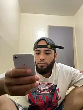 Snapshot of LeoPR00 chatting on October 12, 2025, 4:55 am LeoPR00 online show from October 12, 2025, 4:55 am