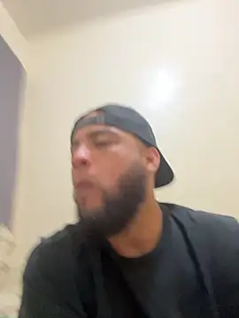 Snapshot of LeoPR00 chatting on October 17, 2025, 3:20 am LeoPR00 online show from October 17, 2025, 3:20 am