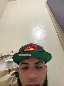 Snapshot of LeoPR00 chatting on October 25, 2025, 1:18 pm LeoPR00 online show from October 25, 2025, 1:18 pm