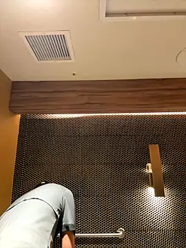 Snapshot of LeoPR00 chatting on November 2, 2025, 9:28 pm LeoPR00 online show from November 2, 2025, 9:28 pm