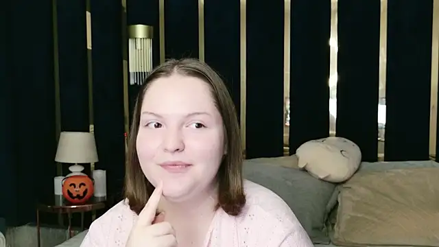 Vanessa Rise online show from October 31, 2025, 6:58 am