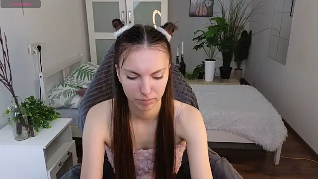 gracedonovan online show from September 19, 2025, 6:04 am