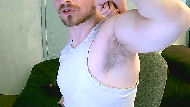 Snapshot of britlad77 chatting on September 19, 2025, 4:07 pm britlad77 online show from September 19, 2025, 4:07 pm