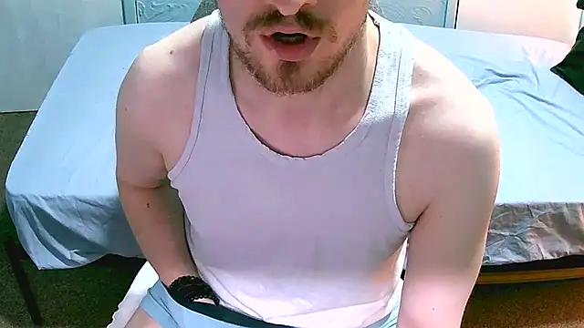 Snapshot of britlad77 chatting on September 22, 2025, 1:46 pm britlad77 online show from September 22, 2025, 1:46 pm