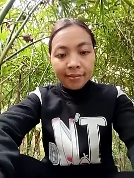 -Miu-98 online show from December 22, 2025, 3:14 am