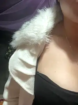 Luna-ass online show from December 3, 2025, 9:13 pm