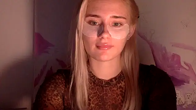 Snapshot of Rosvann chatting on September 20, 2025, 4:08 pm Rosvann online show from September 20, 2025, 4:08 pm