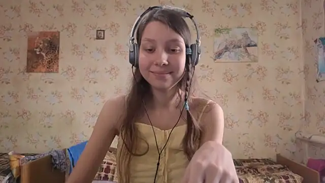 Snapshot of QutieDaSweet chatting on October 3, 2025, 6:21 am QutieDaSweet online show from October 3, 2025, 6:21 am