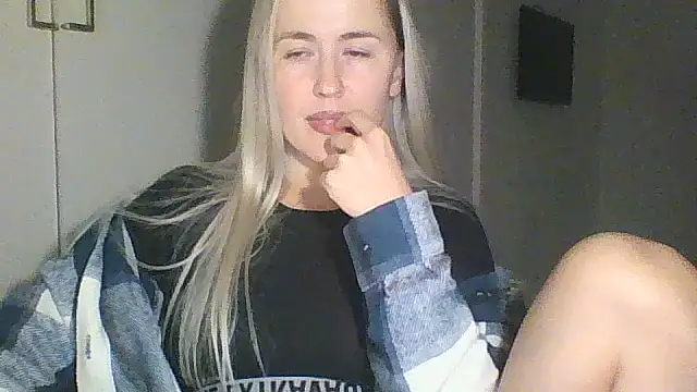 Snapshot of Frosian chatting on September 24, 2025, 8:34 pm Frosian online show from September 24, 2025, 8:34 pm