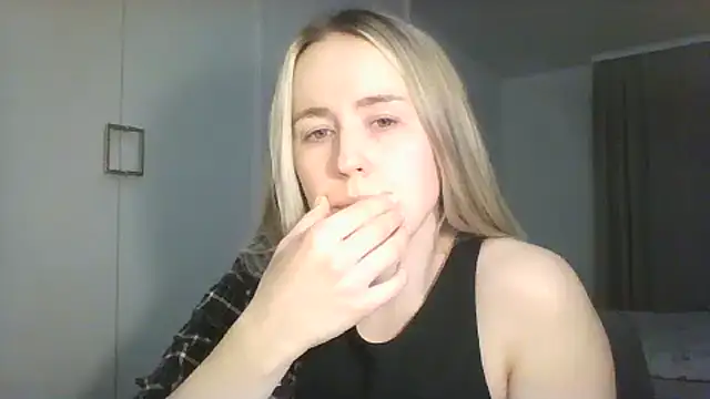 Snapshot of Frosian chatting on October 18, 2025, 10:32 pm Frosian online show from October 18, 2025, 10:32 pm