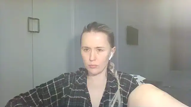 Snapshot of Frosian chatting on October 28, 2025, 8:33 pm Frosian online show from October 28, 2025, 8:33 pm