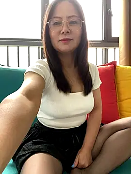 zhengzheng-102 online show from September 18, 2025, 4:25 am