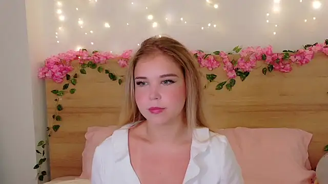 Snapshot of Lilith_Bonheur chatting on October 6, 2025, 8:17 pm Lilith Bonheur online show from October 6, 2025, 8:17 pm