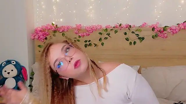 Snapshot of Lilith_Bonheur chatting on October 30, 2025, 8:31 pm Lilith Bonheur online show from October 30, 2025, 8:31 pm