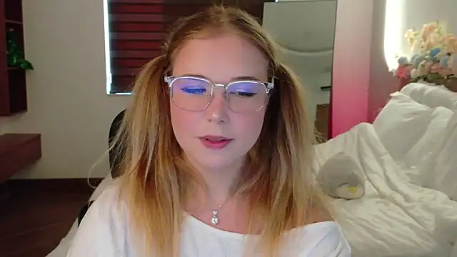 Snapshot of Lilith_Bonheur chatting on March 31, 2026, 3:08 am Lilith Bonheur online show from March 31, 2026, 3:08 am