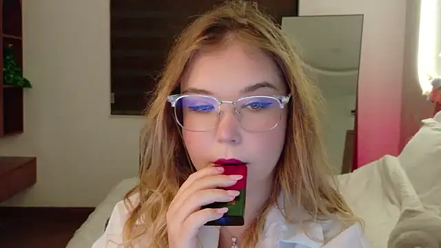 Snapshot of Lilith_Bonheur chatting on April 3, 2026, 9:46 pm Lilith Bonheur online show from April 3, 2026, 9:46 pm