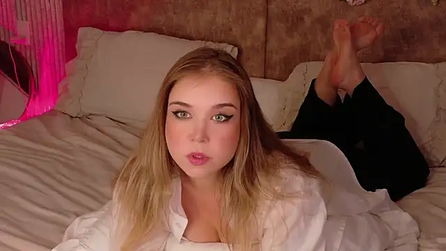 Snapshot of Lilith_Bonheur chatting on April 24, 2026, 5:15 pm Lilith Bonheur online show from April 24, 2026, 5:15 pm