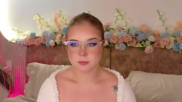 Snapshot of Lilith_Bonheur chatting on April 25, 2026, 11:13 pm Lilith Bonheur online show from April 25, 2026, 11:13 pm