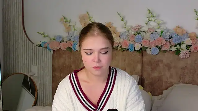 Snapshot of Lilith_Bonheur chatting on April 28, 2026, 2:33 pm Lilith Bonheur online show from April 28, 2026, 2:33 pm