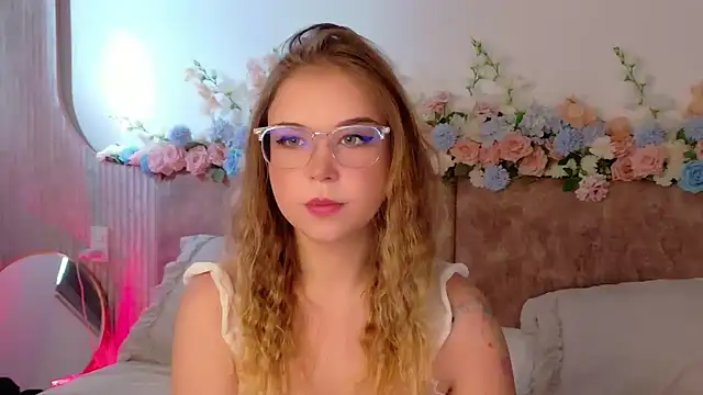 Snapshot of Lilith_Bonheur chatting on April 30, 2026, 12:28 am Lilith Bonheur online show from April 30, 2026, 12:28 am