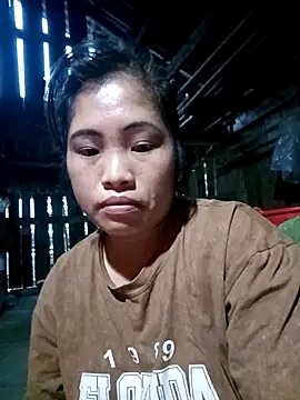 Luyen004 online show from May 6, 2026, 10:37 pm