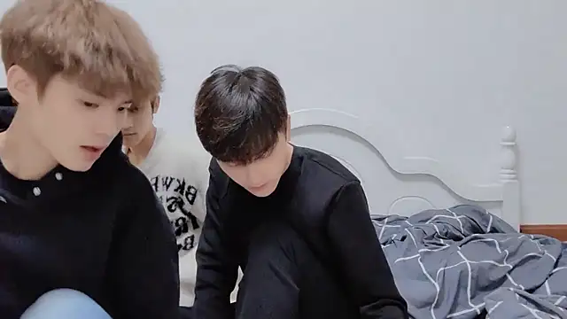 Snapshot of xiaoyi2563 chatting on October 12, 2025, 1:10 pm xiaoyi2563 online show from October 12, 2025, 1:10 pm