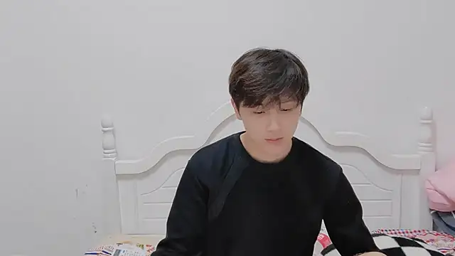 Snapshot of xiaoyi2563 chatting on October 26, 2025, 12:33 pm xiaoyi2563 online show from October 26, 2025, 12:33 pm