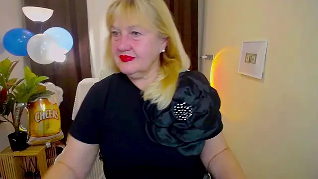 Snapshot of EmmaEllison chatting on September 17, 2025, 11:56 am EmmaEllison online show from September 17, 2025, 11:56 am