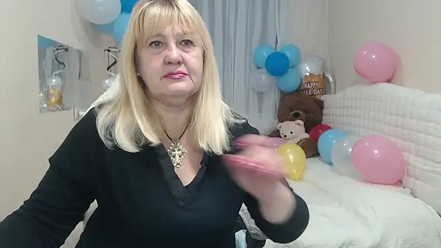 Snapshot of EmmaEllison chatting on October 3, 2025, 11:51 am EmmaEllison online show from October 3, 2025, 11:51 am