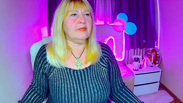 Snapshot of EmmaEllison chatting on October 7, 2025, 11:51 am EmmaEllison online show from October 7, 2025, 11:51 am