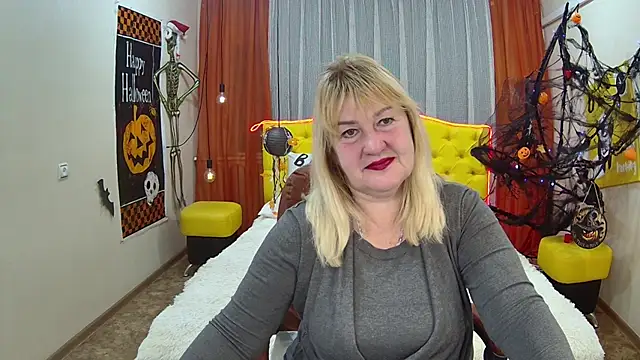 Snapshot of EmmaEllison chatting on October 21, 2025, 6:25 am EmmaEllison online show from October 21, 2025, 6:25 am