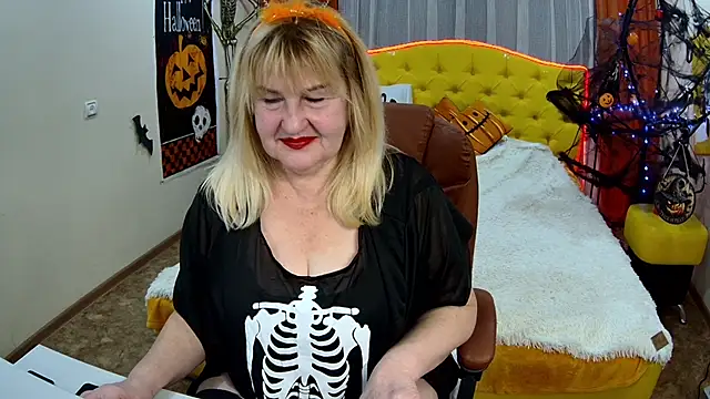 Snapshot of EmmaEllison chatting on October 28, 2025, 7:23 am EmmaEllison online show from October 28, 2025, 7:23 am