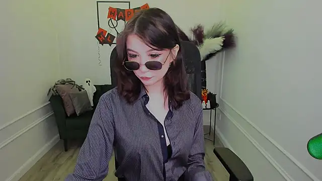 Snapshot of MeLLSawertyq chatting on October 31, 2025, 7:37 pm MeLLSawertyq online show from October 31, 2025, 7:37 pm