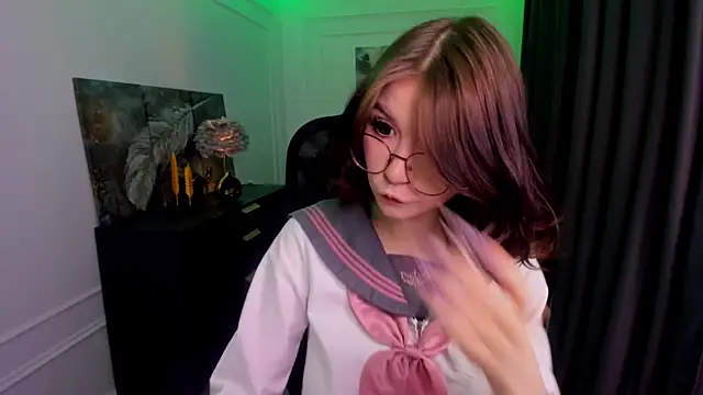 MeLLSawertyq online show from April 1, 2026, 8:06 pm