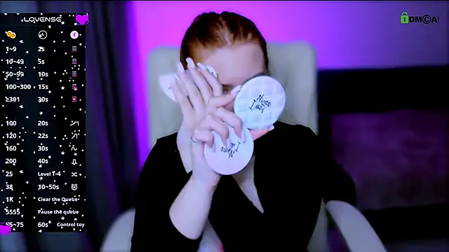 Snapshot of red__dizzy chatting on October 13, 2025, 7:14 pm red  dizzy online show from October 13, 2025, 7:14 pm