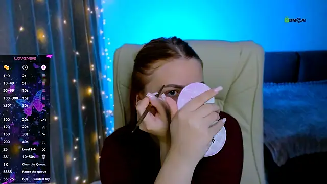 Snapshot of red__dizzy chatting on October 21, 2025, 10:10 pm red  dizzy online show from October 21, 2025, 10:10 pm