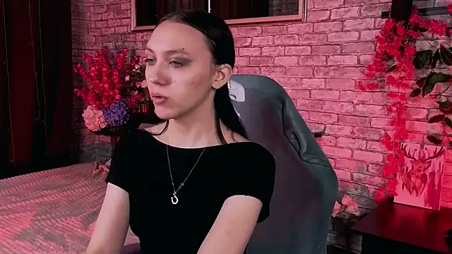 AdeliceLenoir online show from September 17, 2025, 6:59 am