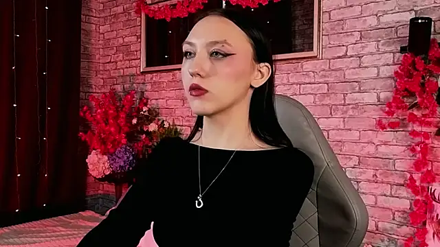 AdeliceLenoir online show from September 19, 2025, 6:04 am