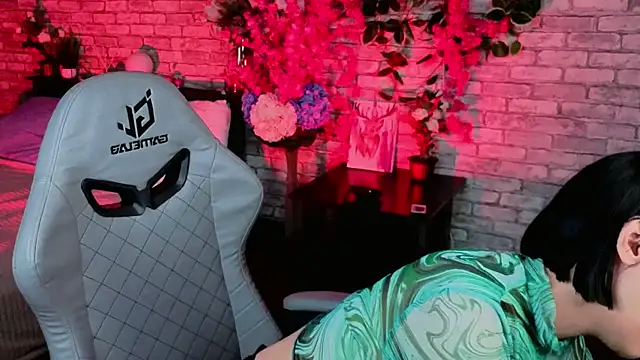 AdeliceLenoir online show from October 14, 2025, 1:45 pm