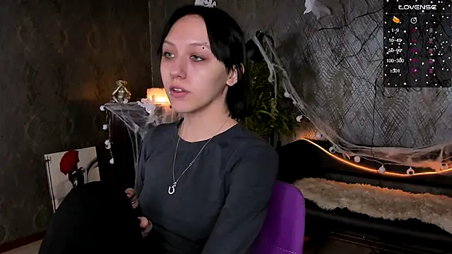 AdeliceLenoir online show from November 1, 2025, 5:42 am