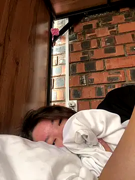 LAURA LLL online show from September 16, 2025, 4:46 am