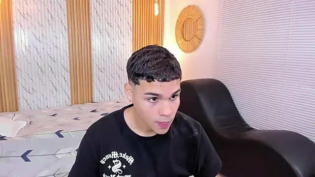 james jonnes online show from October 2, 2025, 8:05 pm