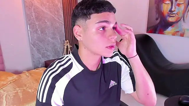 james jonnes online show from October 4, 2025, 8:07 pm