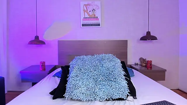 cloehill  online show from October 27, 2025, 2:43 pm