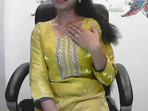 short girl  online show from June 22, 2026, 6:16 pm