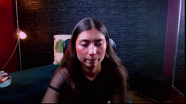 Lizzie Collin online show from September 16, 2025, 4:52 pm