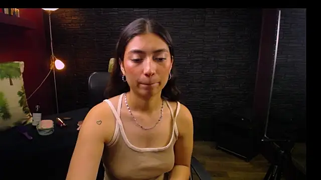 Lizzie Collin online show from September 29, 2025, 1:38 pm