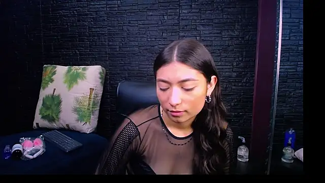 Lizzie Collin online show from October 11, 2025, 1:20 pm